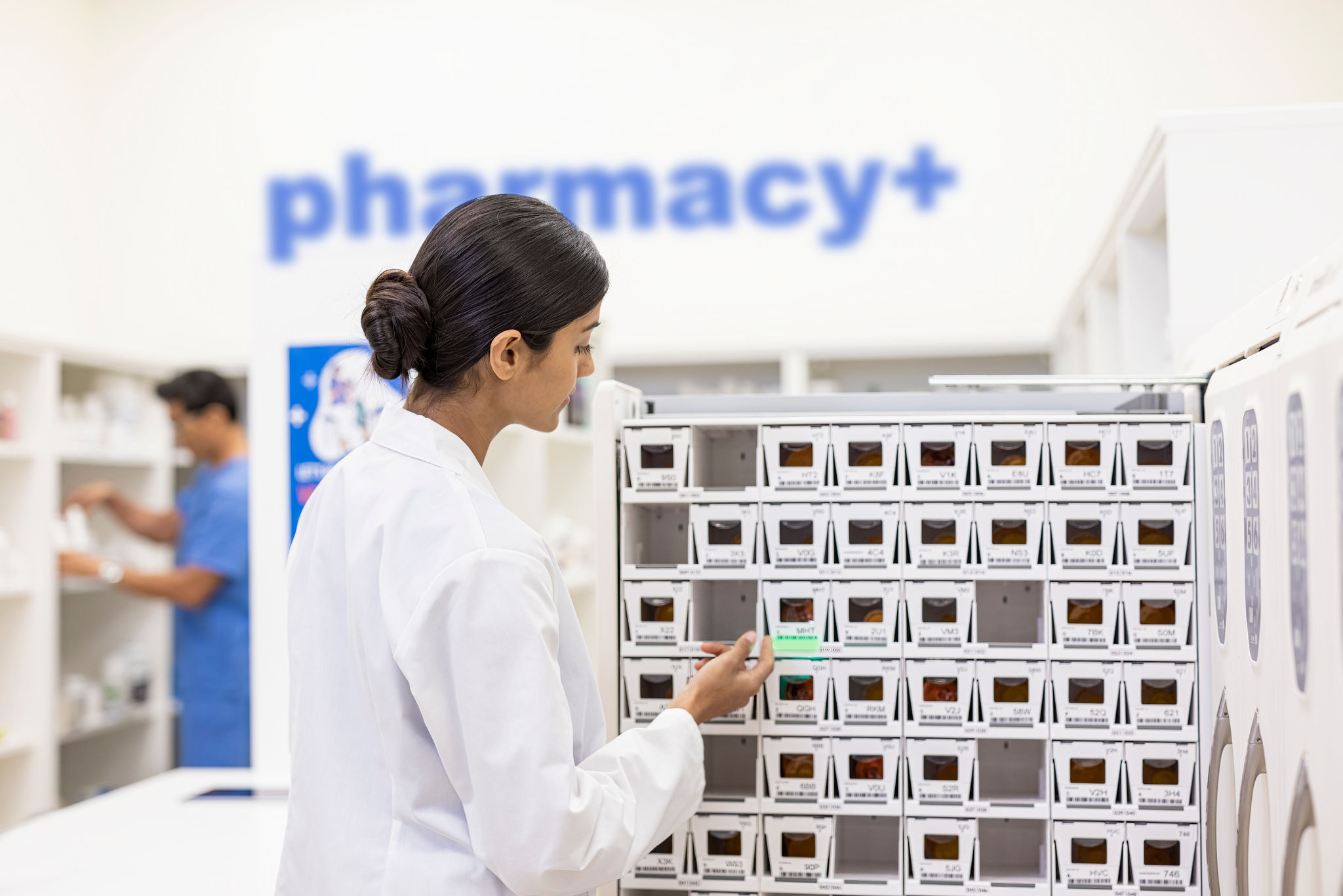 retail pharmacist using IntelliCab